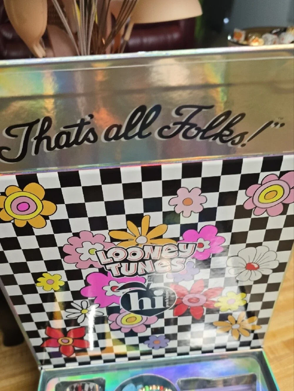 Looney Tunes Gift Box - Rainbow Holographic